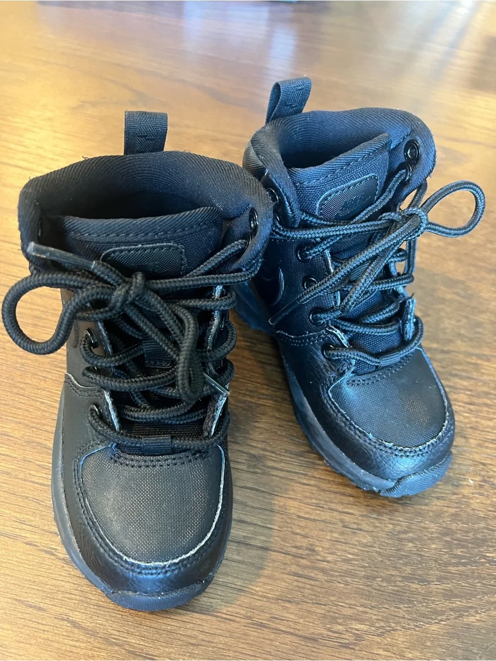 Nike euc black